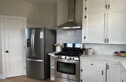 Lompoc House | Mt. Views & Modern Comfort