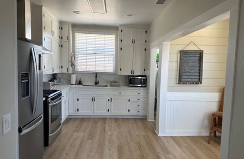 Lompoc House | Mt. Views & Modern Comfort