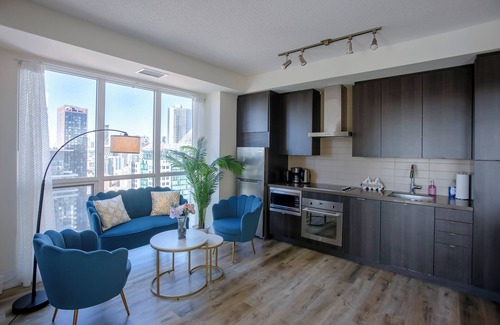 Downtown Toronto Apartment | MTCC RogersCenter 3B2B Free parking