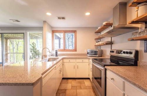 Wintergreen Apartment | Mtn View at Swoopside Hideaway: Walk to Everything - Prime Location