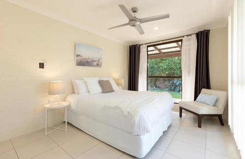 Mudjimba House | Mudjimba Beach House, sleeps 6, pet friendly