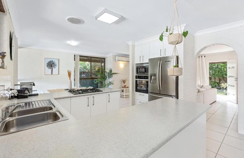 Mudjimba House | Mudjimba Beach House, sleeps 6, pet friendly