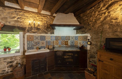 Manurga Cottage | Mujika Etxea: Ideal house for families or groups of friends, Gorbeia Euskadi area