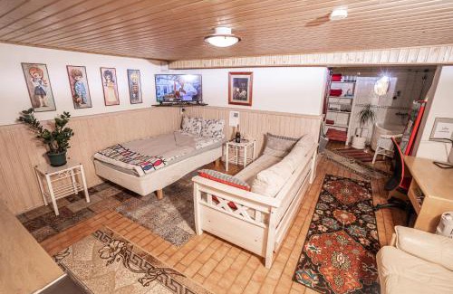 Larsmo Apartment | Mukava kellarihuoneisto jossa sauna ja poreallas