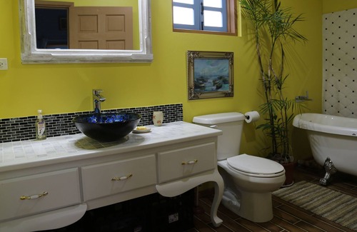 Treasure Beach House | Mulberry Cottage, 3 minutes walk to the beach!