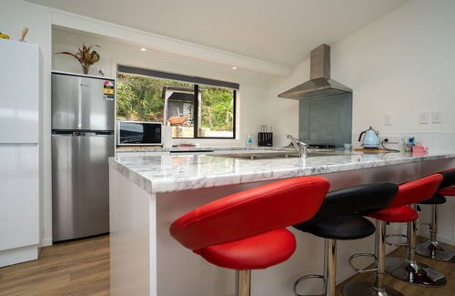 Mangonui House | Muller's Landing - Wide views over Mangonui Harbour