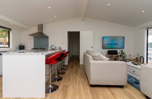 Mangonui House | Muller's Landing - Wide views over Mangonui Harbour