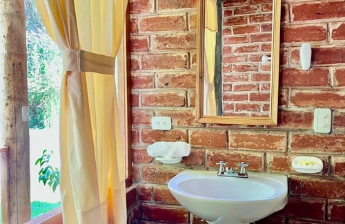 Banos de Agua Santa Cabin | Munay Wasi by Hospedaje Punztan 1-bedroom cabin in Baños de Agua Santa