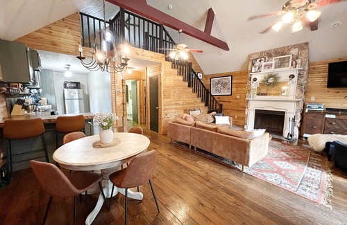 Zavalla Cabin | Murphy Lake House