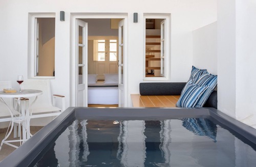 Oia Hotel | Muses Cycladic Suites - Two Level Compact Suite with Outdoor Hot tub & sea view