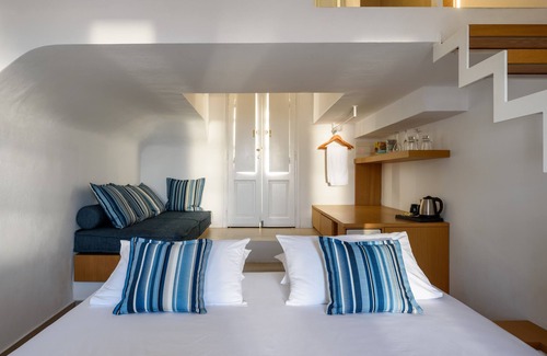 Oia Hotel | Muses Cycladic Suites - Two Level Compact Suite with Outdoor Hot tub & sea view