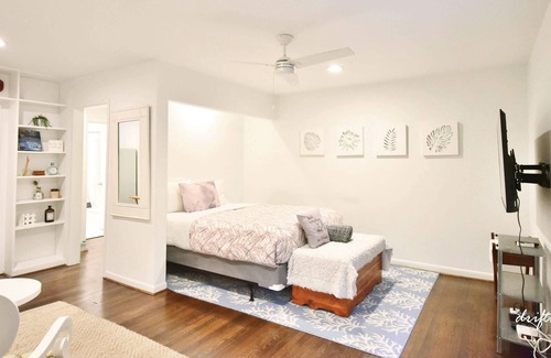 Boulevard Oaks Apartment | Museum District| Pool,Patio,WiFi,SmartTV,Park Spot