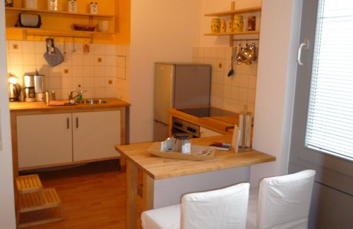 Mitte Apartment | Museum Island and Gendarmenmarkt! Sights on foot, elevator & balcony underground!