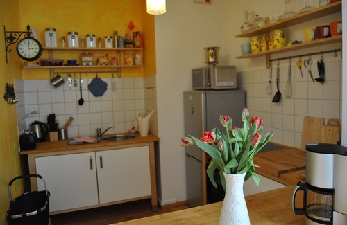 Mitte Apartment | Museum Island and Gendarmenmarkt! Sights on foot, elevator & balcony underground!