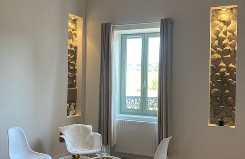 Anneyron House | MY BOUTIQUE GUESTHOUSE 10Min A7 Ideal for getting together with family and friends