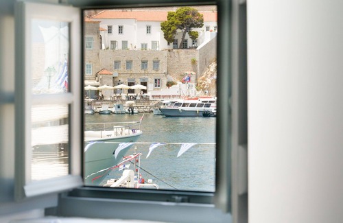 Hydra Apartment | MyCrown Suite, Luxurious, sea view at port of Hydra