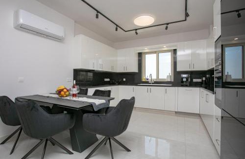 Kissonerga Villa | MyCyprusStay - Jo's Sunny SeaView Villa