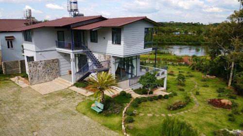 Bao Loc Villa | MyGarden Villa Nam Phuong Lakeview