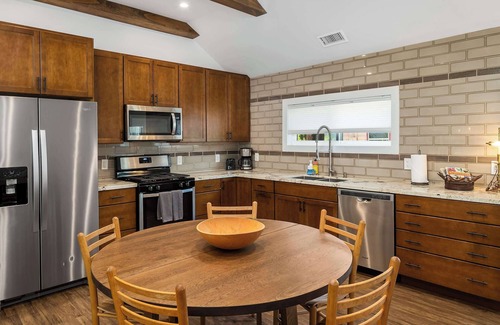 Southside House | Myrinn – Retreat w/Sauna, Stroll to NAU & Brewery