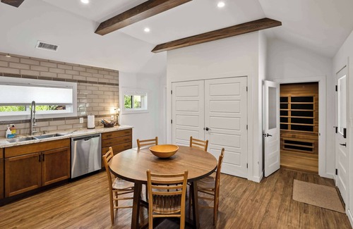 Southside House | Myrinn – Retreat w/Sauna, Stroll to NAU & Brewery