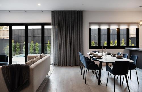 Daylesford House | Mysa Daylesford- stylish design with pool