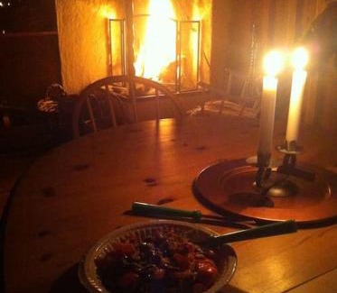 Vikarbyn House | Mysig Fäbod med Öppenspis, WC, Vatten & solceller