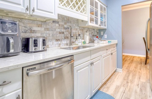 Shipyard Plantation House | MyStay at 1302 Golfmaster | Renovated Villa | Golf Views | Pool | Near Beach