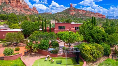 West Sedona House | Mystic Sunset by AvantStay Thunder Mountain View Pool Driving Range Casita