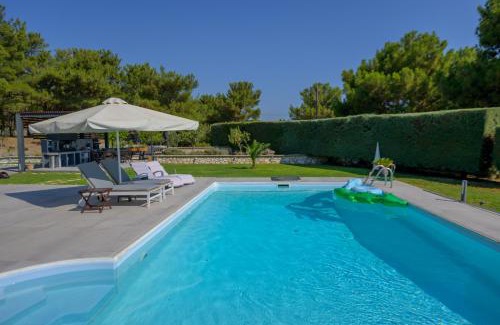 Neapoli Villa | Mytilini luxury pool VILLA AMIKA