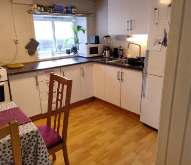 Arendal House | Nær Sentrum Stor, Privat og Koselig Rom