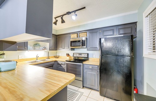 Sneads Ferry Condo | N Topsail Beach Oceanfront Condo w/Pool!