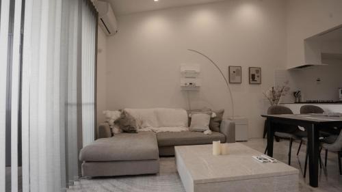 Ichinomiya Villa | N vacation stay サウナBBQ付き一棟貸ヴィラ2名2万から ペット可 100インチ超え大画面シアター