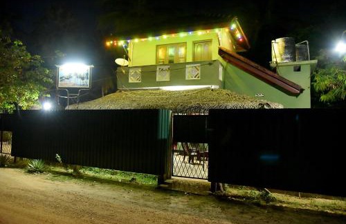 Manmunai North House | Naaval Beach Villa & Rooms