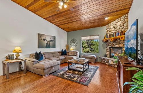 Kachina Village House | Nakai Trail 4-br A-frame Firepit Game Rm Sauna
