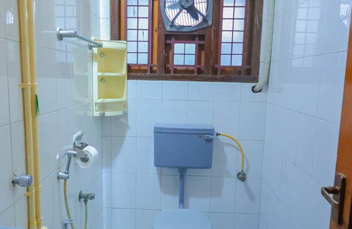 Thiruvananthapuram Bed & Breakfast | "NALINAM HOME STAY" with Bed & Breakfast , Near to Sri Padmanabha Swamy Temple.