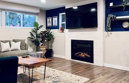 Westgate Apartment | Namastay in Edmonds Guest Suite