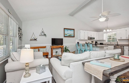 Long Beach House | Nana's Nest: Quiet, Dog-friendly Beach House with Screened Porch Close to Beach