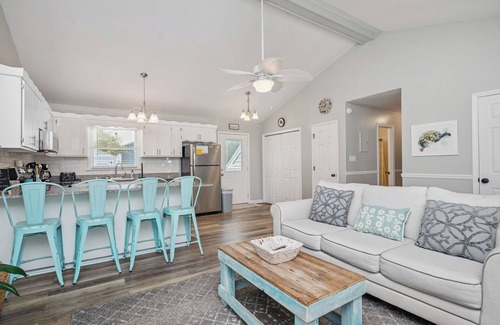 Long Beach House | Nana's Nest: Quiet, Dog-friendly Beach House with Screened Porch Close to Beach
