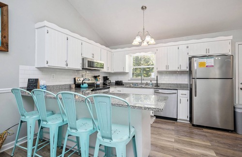 Long Beach House | Nana's Nest: Quiet, Dog-friendly Beach House with Screened Porch Close to Beach