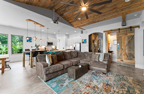 Sherrills Ford House | Nancy Key w/Pool, Wine Cave, Optional Boat Rental