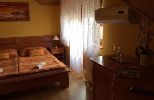 Vonyarcvashegy House | Napsugár Vendégház-Apartman