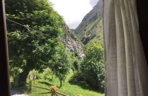 Ponga Apartment | Natural Jacuzzi impressive Gorge in the Picos de Europa