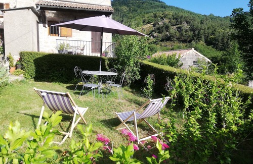 Desaignes House | Nature break and hike in the green Ardèche.
