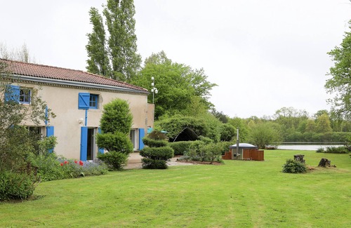 Bressuire House | Nature & fishing gîte with Nordic bath - 6 pers