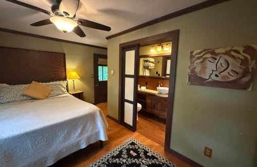 Eureka Springs House | Nature Lovers Cottage & Artists Retreat in the enchanted forest of Eureka Springs