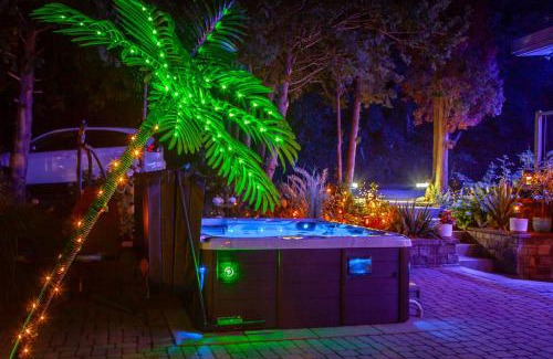 Hamilton House | Nature Oasis BarMar 2BR Suite in Dundas close to Webster Falls