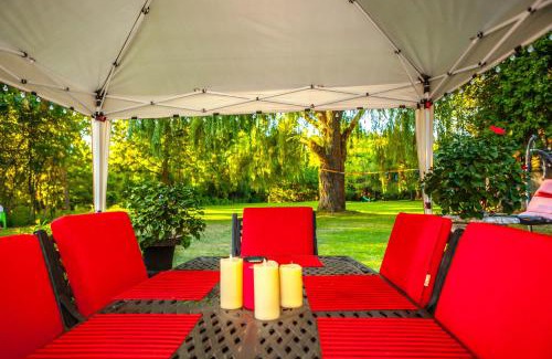 Hamilton House | Nature Oasis BarMar 2BR Suite in Dundas close to Webster Falls