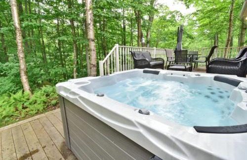 St-Adolphe-d'Howard House | Nature retreat with HOT TUB and lake access & watercraft