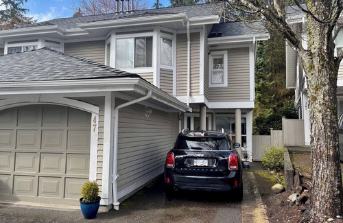 District of North Vancouver House | Nature retreat: beach and ski. Luxury large Master bedroom w/private en-suite.