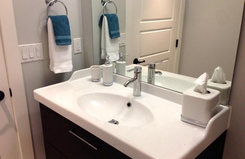 Port Moody Bed & Breakfast | Nature's Door Guest Suite